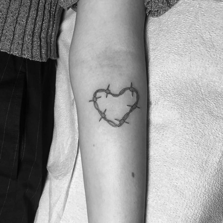 Small Heart Tattoos: A Guide to Tiny Tokens of Love 💕